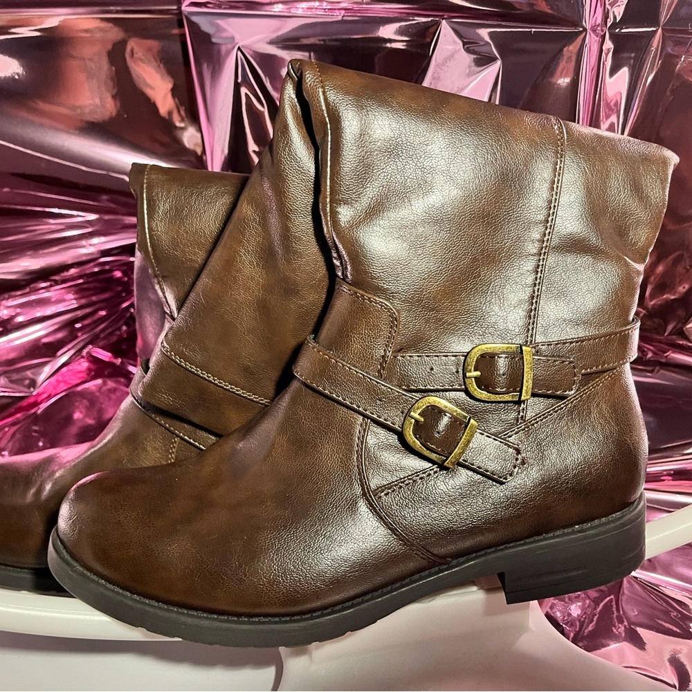 Barely worn boots that are comfortable and stylish